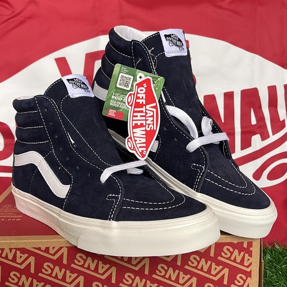 Vans Sk8-Hi
(Pig Suede)Parisian Night/Snow White
VNOA32QG9G5
WMNS sneakers - Picture 5 of 16